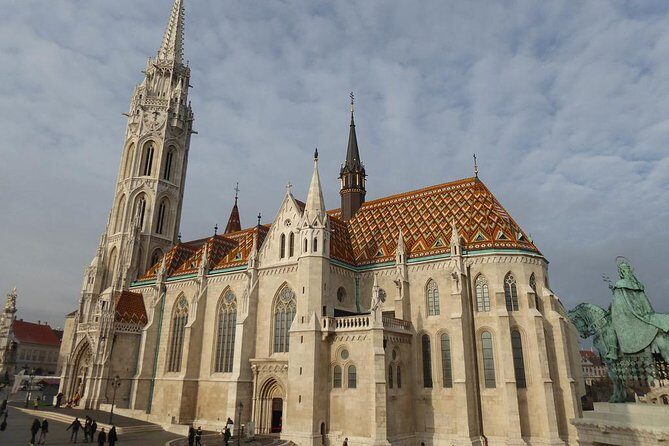Private 4-hours City Tour of Budapest with private guide and Hotel Pick-up - Hungarian State Opera House: a guided look that helps you notice more
