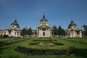 Private Budapest All In One Walking Tour with Strudel Stop - Heroes’ Square, Vajdahunyad Castle, and Széchenyi: set the mood early