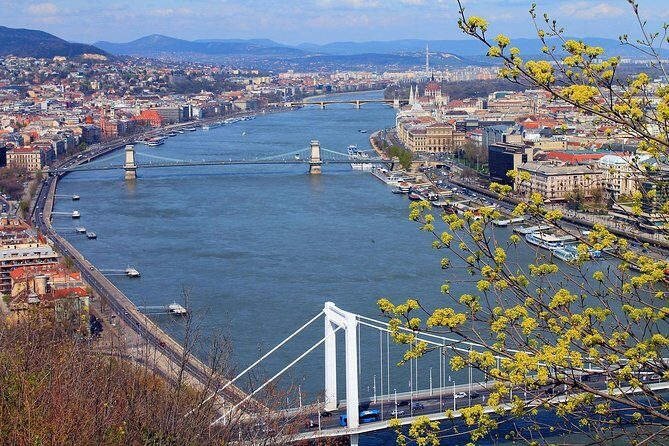 Private Budapest City Tour by Car - Jewish Budapest: Nagy Zsinagóga Area and Key Landmarks Nearby