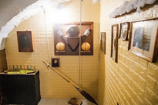 Private Escape Game Experience in Budapest - Puzzles, Clues, and the Role of the Guidebook