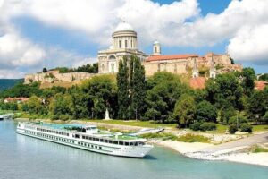 Private or SmallGroup Budapest Danube Bend Tour Lunch and Cruise - Esztergom Basilica: Hungary’s grand church and the optional dome view