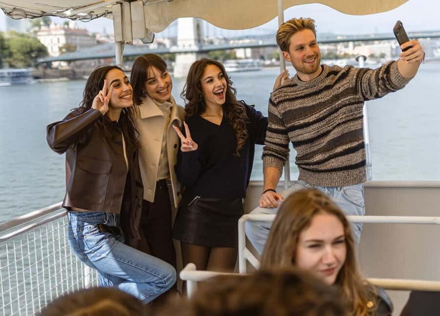 Unlimited Mulled Wine Cruise - Price and value: is $22 a fair deal for this hour?